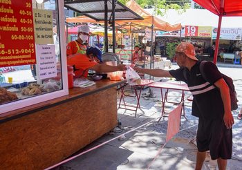 คนไทยไม่ทิ้งกัน ข้าวมันไก่โอชิน ให้ ปชช. กินฟรีช่วงไวรัสโควิด-19 ระบาด