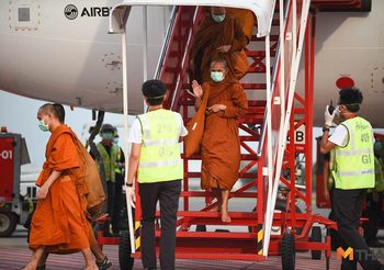พระสงฆ์ พร้อมผู้แสวงบุญ กลับจากอินเดียถึงไทยแล้ว พร้อมกักตัว 14 วัน