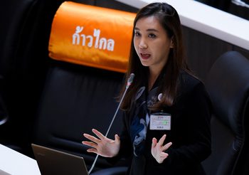 ‘ศิริกัญญา’ ชี้ประเทศไทยหลังโควิด-19 ‘คนจนยิ่งจนลง ชนชั้นกลางหาย’