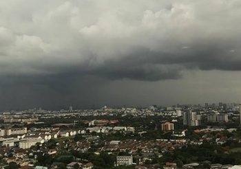 อุตุฯ เตือน!! อีสาน ตะวันออก และภาคใต้ฝั่งตะวันตก มีฝนตกหนัก