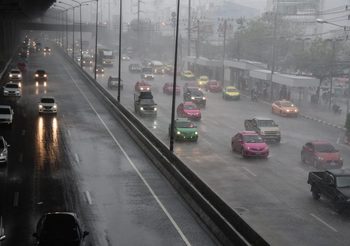 อุตุฯ เตือนภาคอีสาน ตะวันออก ภาคใต้ฝั่งตะวันตก มีฝนตกหนัก