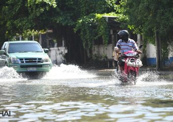 น้ำรอระบาย ณ ตลาดเคหะบางพลี