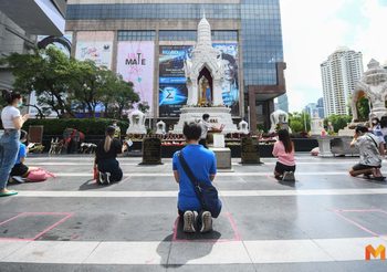 Social distancing เพื่อความปลอดภัย ผู้มาสัการะ พระพิฆเนศ – ​พระตรีมูรติ