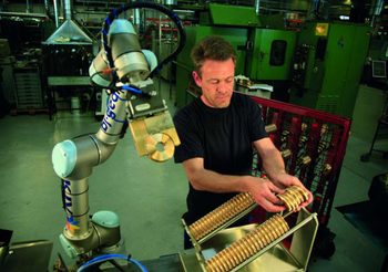 Universal Robots เปิดตัว โรบอท เคลื่อนที่และขนย้ายสินค้าตัวใหม่