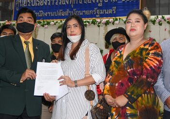 ตัวแทนชาวระยอง ยื่นหนังสือถึงนายกฯ เผยไม่ต้องการการเยียวยาใดๆ