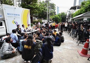 กรมควมคุมโรค เข้าตรวจสอบคอนโด หลังพบผู้ติดเชื้อเข้าพักอาศัย