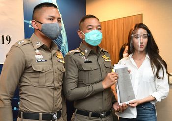 ‘มุก พิชานา’ บุกทวงถาม ปอท. คดีโดนตัดต่อภาพใส่คลิปฉาวไม่คืบหน้า