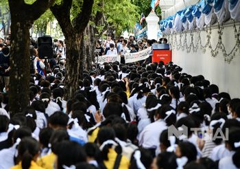กลุ่ม ‘นักเรียนเลว’ รวมตัวขับไล่ ‘ณัฏฐพล’ รมว.ศึกษาธิการ