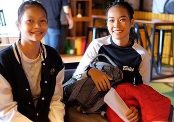 สองพี่น้องนักมวย “ซุปเปอร์เกิร์ล-วันเดอร์เกิร์ล” – รักหนูก็ต้องรักหมาแมวของหนูด้วย