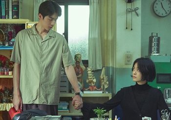 นัมจูฮยอก พูดถึง จองยูมิ ใน The School Nurse Files “เคมีของเราดีมากทั้งตอนจับมือ หรืออยู่ด้วยกันในฉาก”