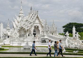 เที่ยว ‘วัดร่องขุ่น’ ยุคโควิด-19