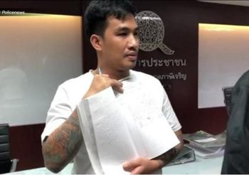 ตำรวจรวบ ‘เสี่ยโป้’ และน้องชาย ขณะลงบันทึกประจำวันที่โรงพัก