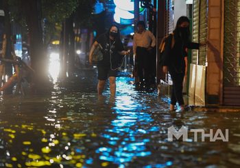 ‘ผู้ว่าฯ อัศวิน’ แจงเหตุน้ำท่วมกรุงฯ เตือนวันนี้รับมือฝนตกอีกระลอก