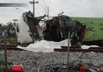 คืบหน้าเหตุ ‘รถไฟชนรถบัส’ ขนส่งฯเอาผิดรถบัสคณะกฐิน 3 ข้อหา