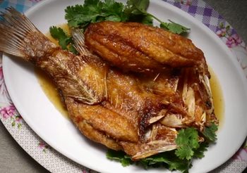 สูตร ปลากระพงทอดน้ำปลา น้ำยำรสแซ่บ