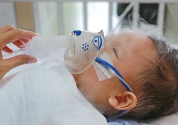 วิธีแยกให้ออกว่าลูกกำลังเป็น ไข้หวัด หรือ RSV โรคระบบทางเดินหายใจ