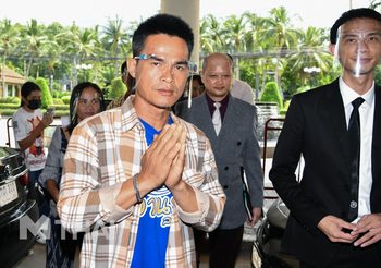 ‘ลุงพล’ เดินทางถึงสโมสรตำรวจ รอฟังแถลงคดี ‘น้องชมพู่’