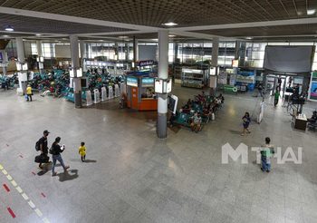 หมอชิตบางตา ประชาชนคืนตั๋วเยอะ หวั่นกลับมาไม่ทันทำงานหลังปีใหม่