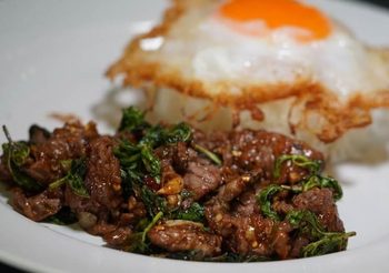 ผลสำรวจอาหารการกินของคนไทย ปี 2020 – ข้าวกะเพราเมนูยอดฮิต