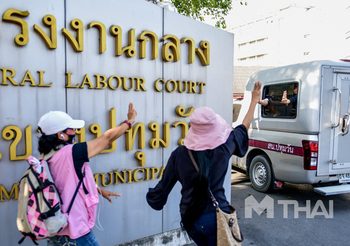 ตร.คุมตัวนักกิจกรรม  4 ราย ส่งศาลแขวงปทุมวัน ขออำนาจฝากขัง