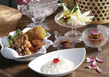 “สำรับข้าวแช่ ตำรับ Khao” ร้านอาหารไทยระดับมิชลิน เมนูต้อนรับฤดูร้อนประจำปีนี้