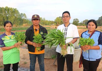 ปิดทองหลังพระฯจ้างคนว่างงาน พัฒนาแหล่งน้ำส่งเสริมอาชีพขยายผลช่วยเกษตรกรพื้นที่แล้งซ้ำซาก เสริมรัฐบาลขับเคลื่อนแผนจัดการน้ำ 20 ปี