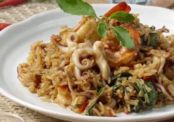 วิธีทำ ข้าวคลุกกะเพรารวมมิตร ทำง่าย อร่อย รสชาติจัดจ้าน