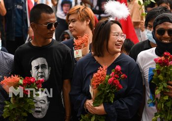ศาลไม่ให้ประกันตัว 3 แกนนำกลุ่มราษฎร มีความผิด ม.112