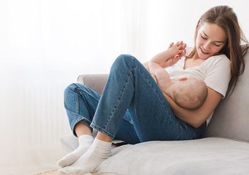 ตั้งครรภ์ หรือให้นมบุตรอยู่ ควรฉีดวัคซีนป้องกันโควิด-19 หรือไม่?