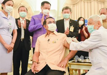 นายกฯ ประเดิมรับวัคซีนโควิด ของแอสตราเซเนกา เข็มแรก