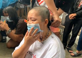 แม่เพนกวิน โกนผม เรียกร้องความยุติธรรม และยื่นขอประกันตัวลูกอีกครั้ง
