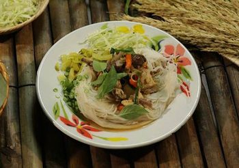วิธีทำ ข้าวปุ้นนํ้ายาไก่ อิ่มอร่อยทั้งครอบครัว