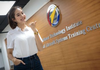 โบว์ เมลดา ขอพักเรื่องหัวใจ ร่วมแจมคอร์สเรียนบังคับโดรนที่ DTI-UTC