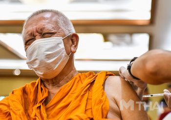 เริ่มวันแรก! ถวายการฉีดวัคซีนโควิด-19 แด่พระสงฆ์