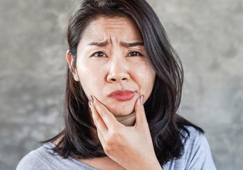 ตำแหน่งสิวบนใบหน้า บอกโรค ซีสต์รังไข่ ในผู้หญิงได้