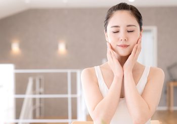 ลดริ้วรอยบนใบหน้า ได้ง่ายๆด้วยตนเอง วันละ1นาที ด้วยการนวดกดจุดแบบญี่ปุ่น
