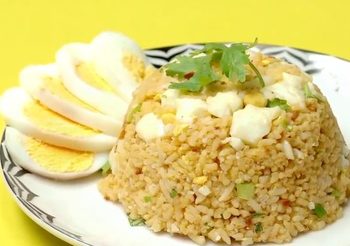 วิธีทำ ข้าวไข่ขยำน้ำพริกตาแดง ทำง่ายแค่คลุกเคล้าให้เข้ากัน