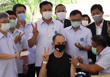 ประเดิมฉีดวัคซีน ‘แอสตร้าเซนเนก้า’ ล็อตที่ผลิตในประเทศไทยเข็มแรก
