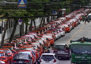 จอดแท็กซี่ ประท้วงข้ามคืน! เรียกร้อง 7 ข้อ ขอรัฐบาลเยียวยาโควิด-19