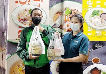 กลุ่มเซ็นทรัล จับมือ รพ.จุฬาฯ เปิดโครงการ Meal For You ส่งอาหารปรุงสุกในเครือซีอาร์จี ด้วยบริการแกร็บเอ็กซ์เพรส ถึงหน้าบ้าน “ผู้ป่วยกักตัว Home Isolation”