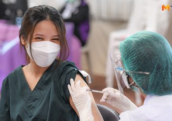รพ.กลาง ฉีดวัคซีน “ไฟเซอร์” บูสเตอร์ โดส เข็ม 3 ให้บุคลากรแพทย์