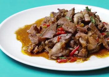 วิธีทำ กะเพราเครื่องในไก่ เมนูเผ็ดๆ รสจัดจ้าน