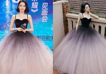 นี่คือชุด2ชิ้น จาก POEM ที่ใส่แล้วสวยสง่าดุจเจ้าหญิง ของ ตี๋ลี่เร่อปา ในงานเปิดตัวซีรีส์ใหม่