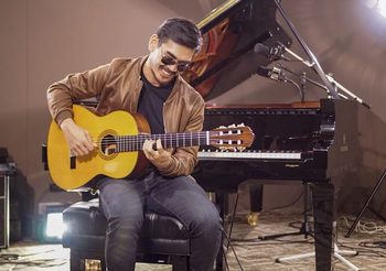 “สงกรานต์” โชว์เจ๋งแปลเพลง “Wo Shi Shei” จากซีรีส์ฮิต “The Wolf หมาป่าจอมราชันย์”