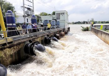 ‘ปทุมธานี’ เตรียมรับมือน้ำเหนือ คาดสูงเพิ่ม 0.30 – 1 เมตร ช่วงสัปดาห์นี้