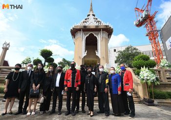 เพื่อนร่วมวงการ – เหล่าเสนาแต่งชุดเต็ม ร่วมส่งเสนาโค้กครั้งสุดท้าย