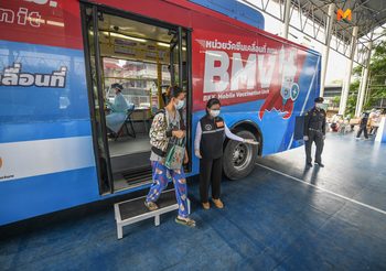 รถฉีดวัคซีนถึงบ้าน กทม.นำร่องฉีด ผู้สูงอายุ-7 กลุ่มโรค-ผู้พิการ ครบทุกขั้นตอน