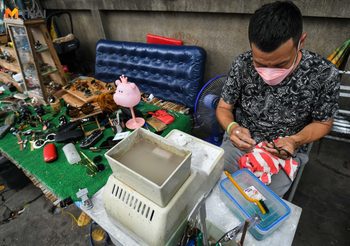 ลาออกจากงานประจำ เพราะอยากทำในสิ่งที่ชอบ เปิดร้านแว่นตาวินเทจแผงลอย