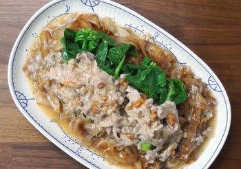 วิธีทำ ราดหน้าหมูคะน้า อร่อยทุกคำ กินเท่าไหร่ก็ไม่เบื่อ