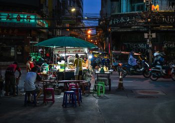 คลายล็อก นั่งทานได้วันแรก เยาวราชยังเงียบเหงา